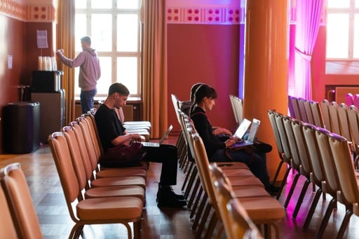 Thijs Cadier presenting code in his talk