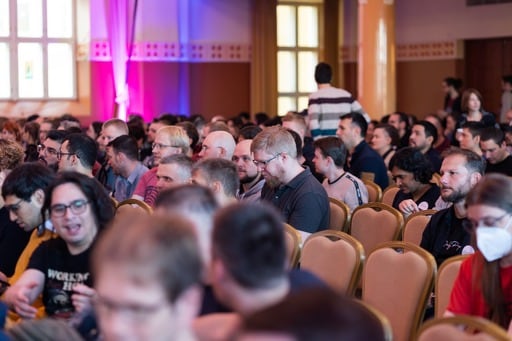 A photo of the crowd in the congress hall
