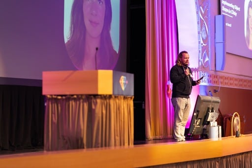 The MC introduces Jemma Issroff